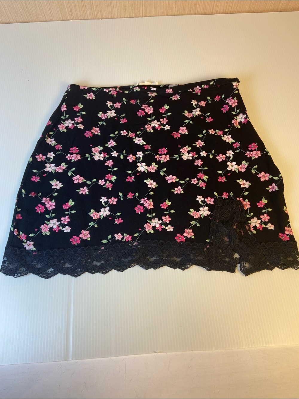 L.A. Hearts Floral Lace Trim Mini Skirt Black Pink Coquette Size M
